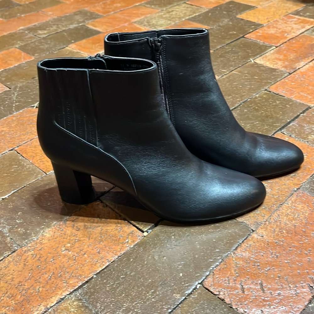 Size 11N David , Tate, leather black ankle boots